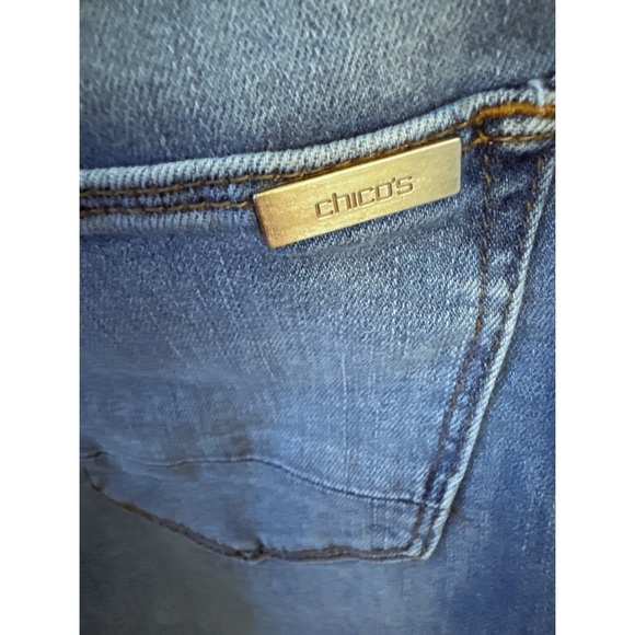 Chico’s So Slimming Girlfriend Destructed Crop Jeans Size 0/4 Reg Light Wash - Picture 5 of 7